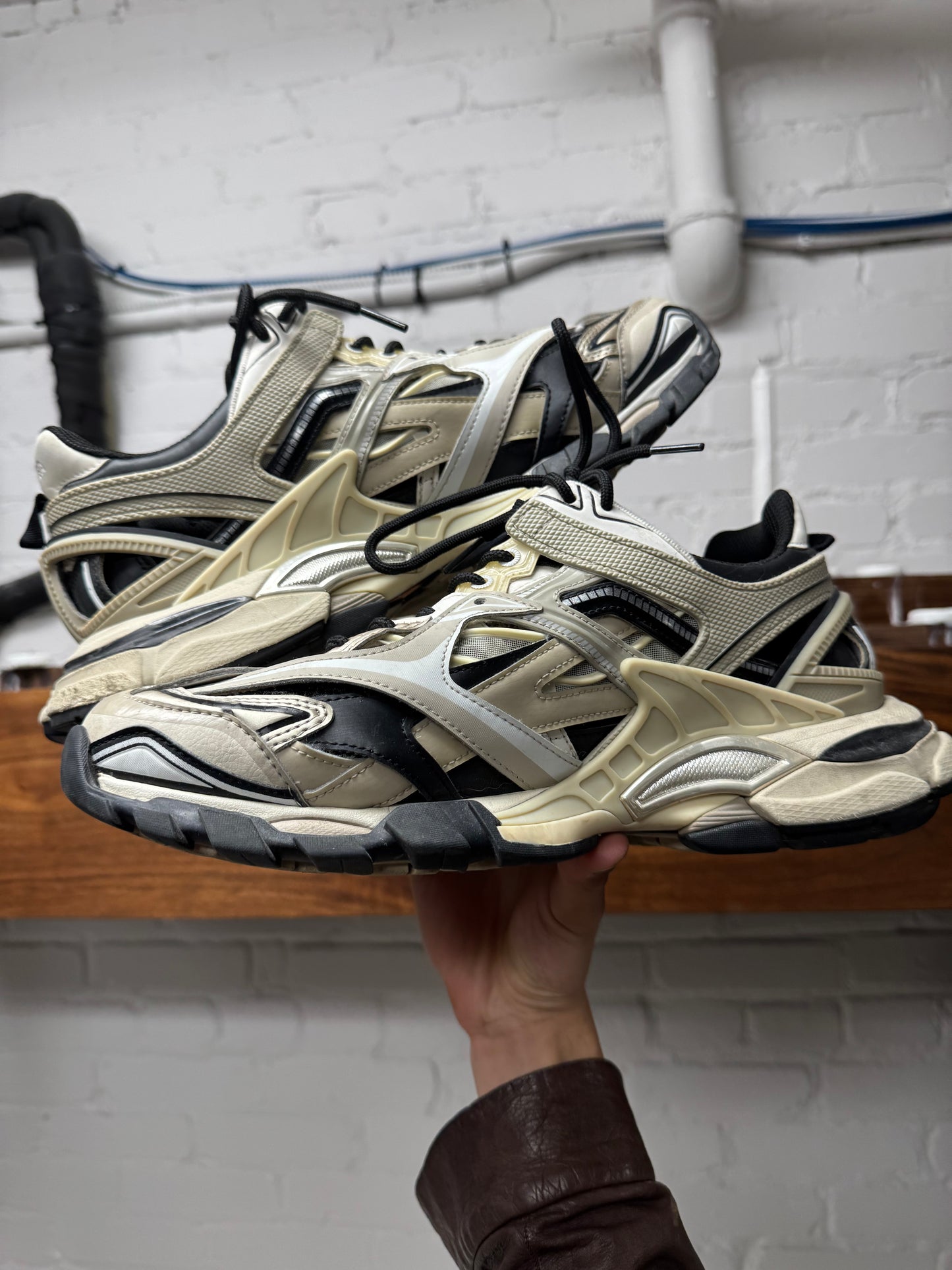 Balenciaga ‘Track 2’ Beige/Black Low Top Sneakers