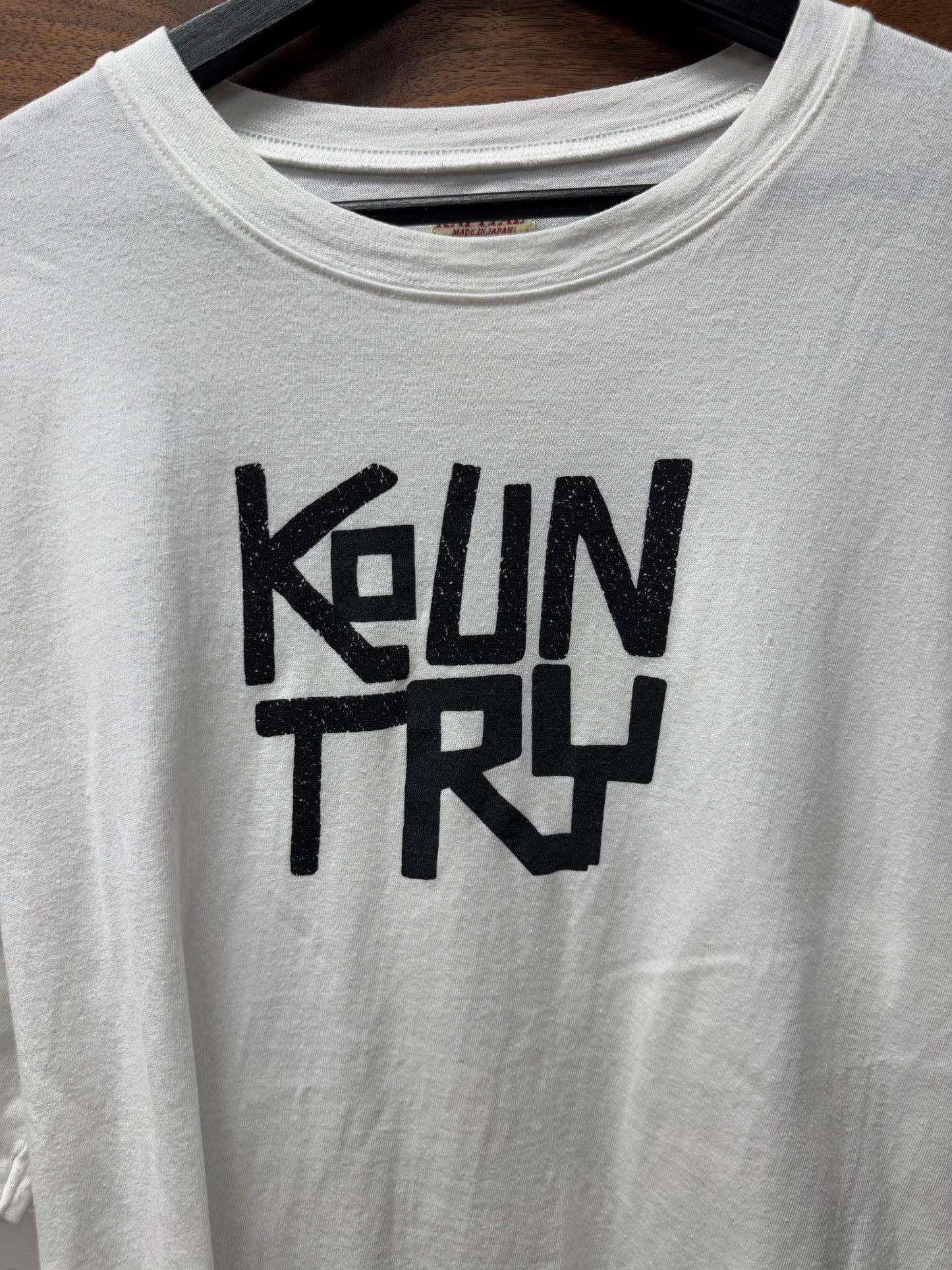 Kaptial Kountry ‘Love & Peace’ Graphic T-Shirt