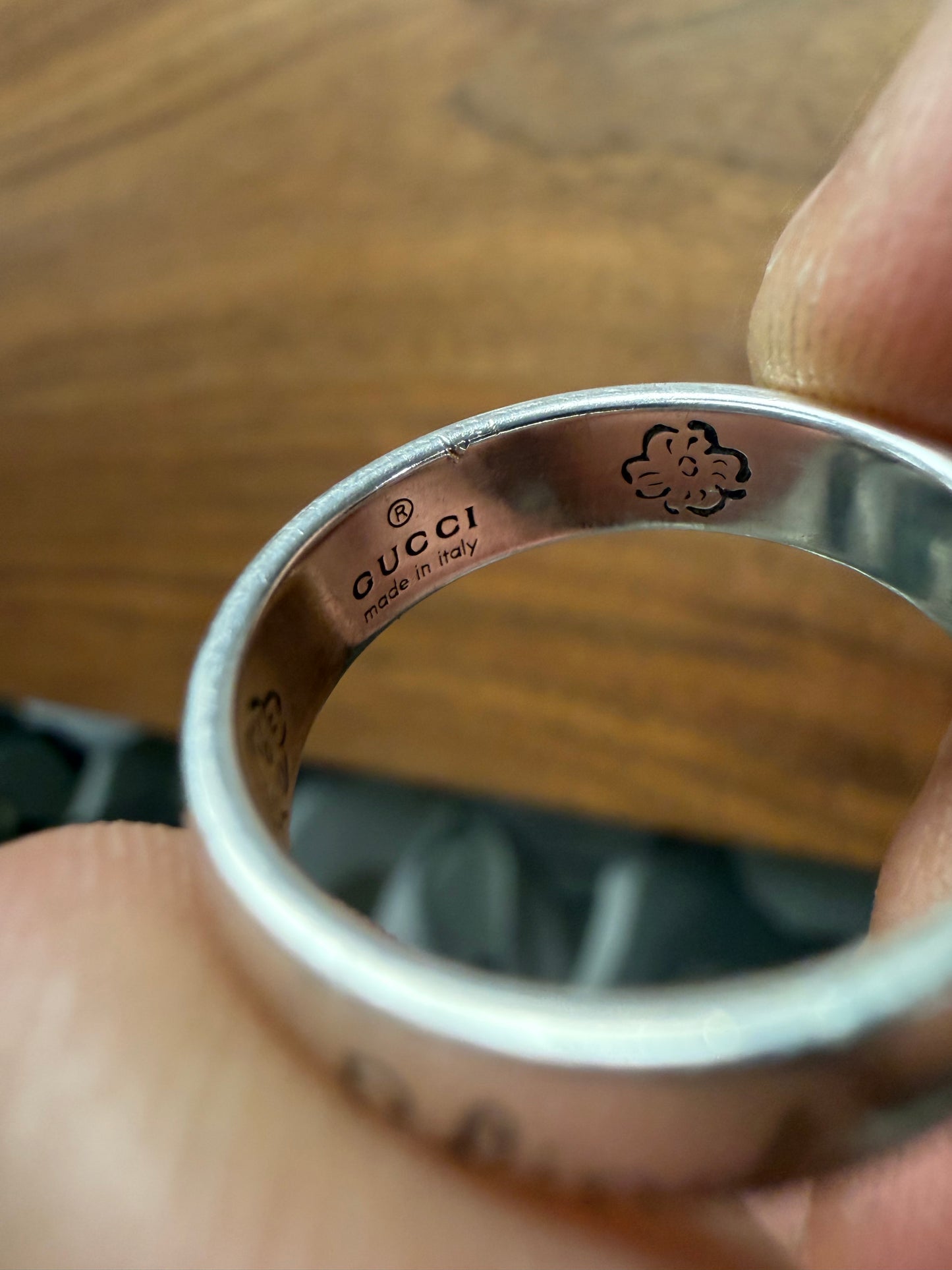 Gucci 925 Silver ‘Blind For Love’ Engraved Band Ring