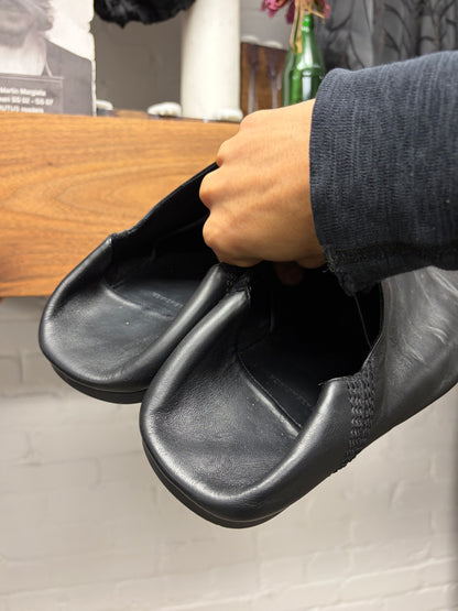 Balenciaga ‘Babouche’ Pointed Toe Flat Smooth Leather Mules