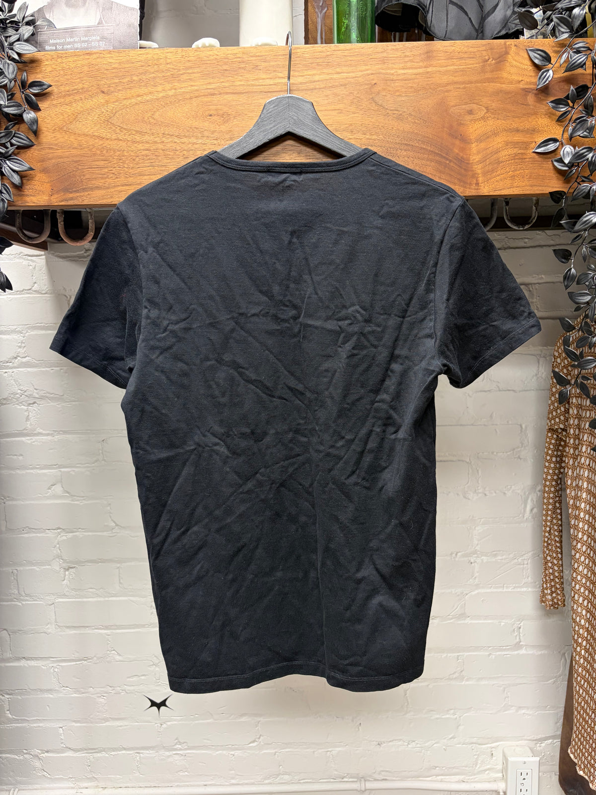 Lad Musician ‘Bow Pocket’ Black Short Sleeve T-Shirt