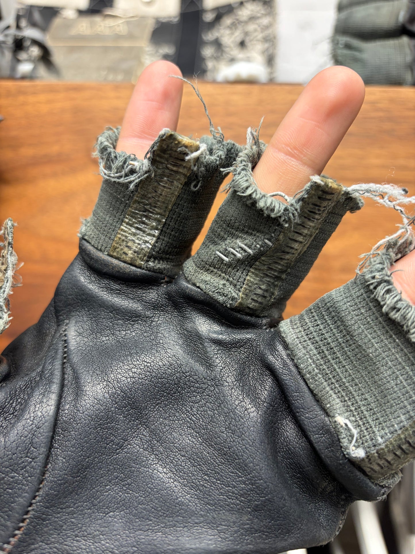 Carol Christian Poell 'AM/2457 ROOMS-PTC/12' Disparate Leather Gloves