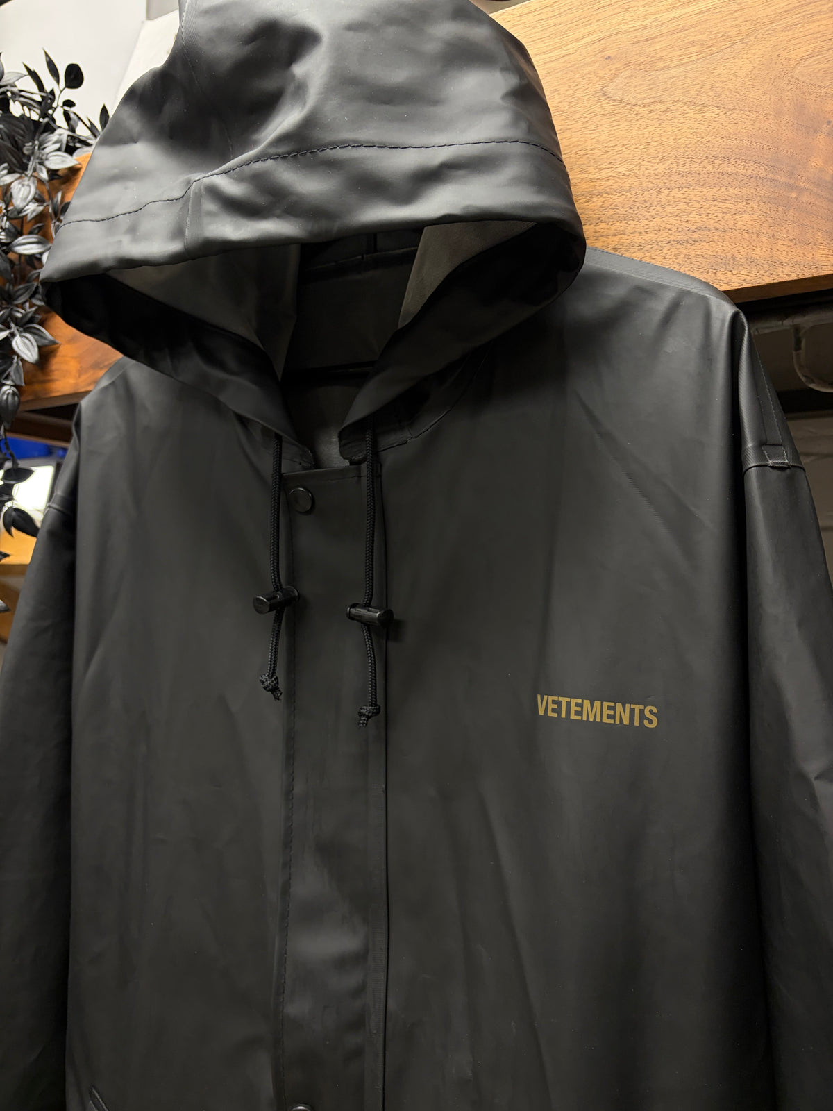 Vetements Coated Black ‘Spell-Out Logo’ Hooded Parka Trench Coat