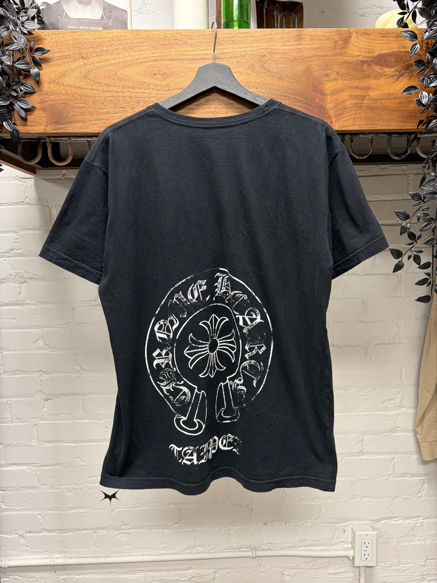 Chrome Hearts ‘Taipei’ Store Exclusive Black Horseshoe Logo Graphic T-Shirt