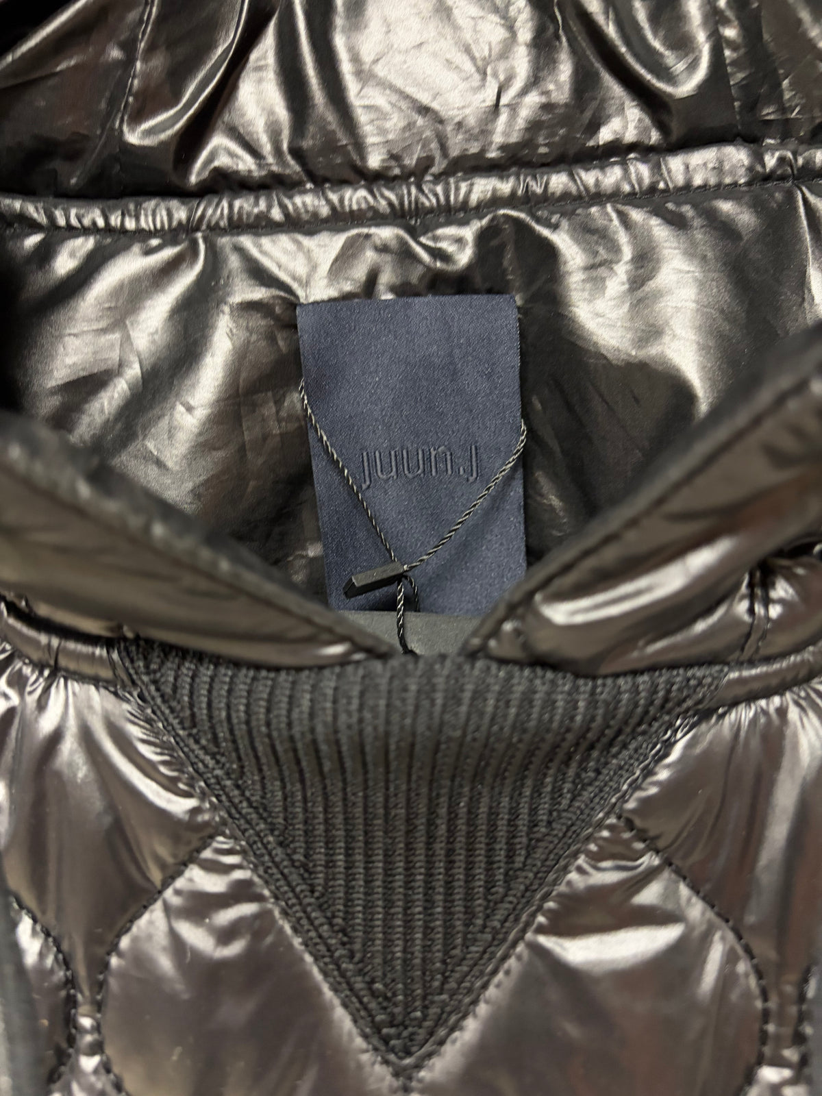 AW2022 Juun.J Insulated Black Quilted Pullover Hoodie