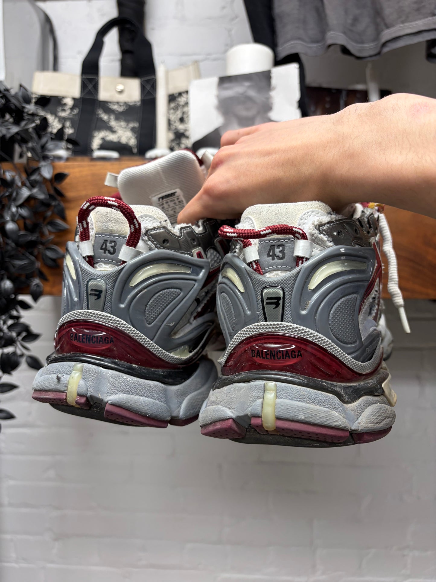 Balenciaga ‘Runner’ White/Burgundy Low Top Sneakers
