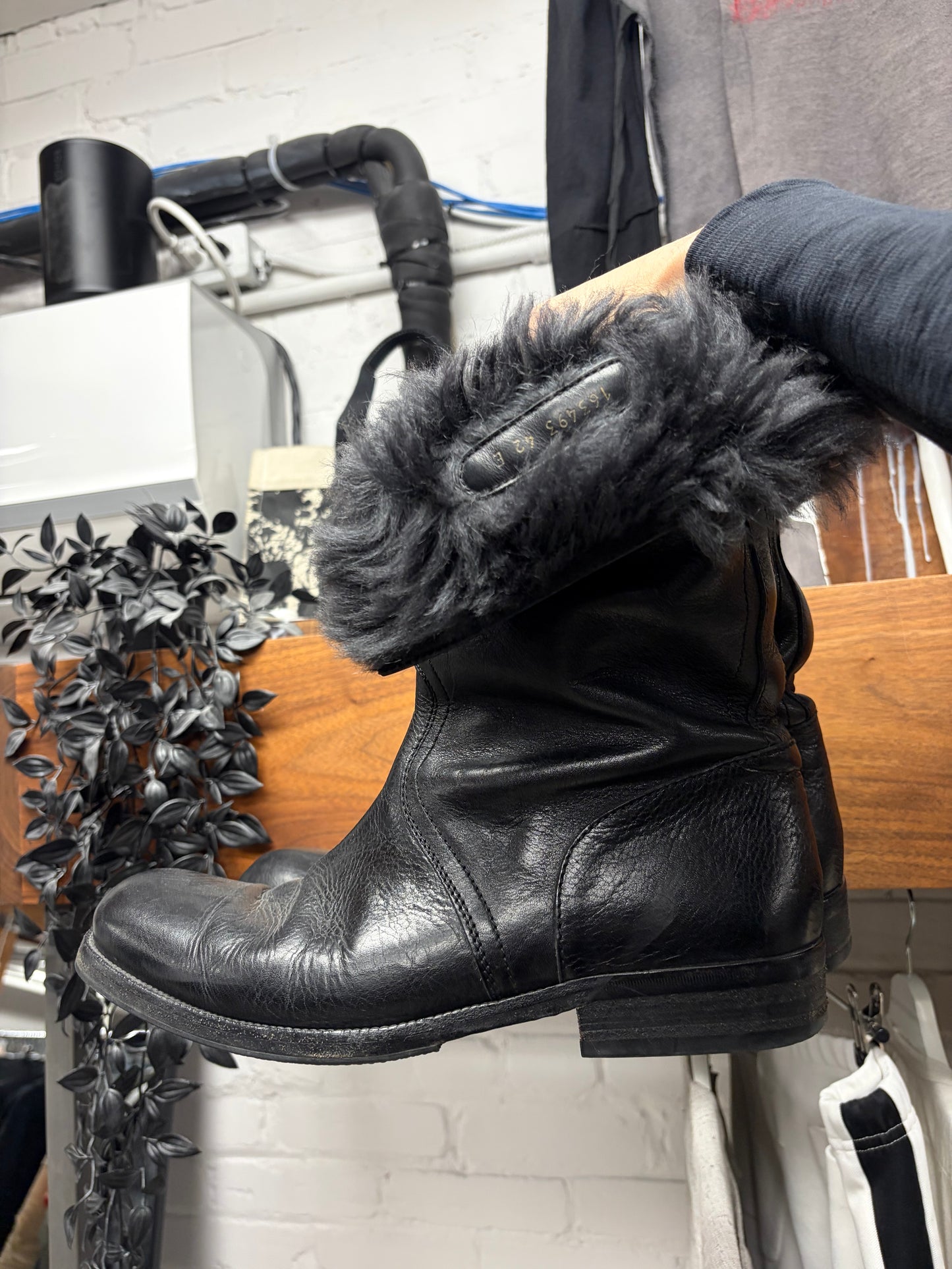 AW2000 Gucci by Tom Ford Fur Lined Calfskin Leather Boots
