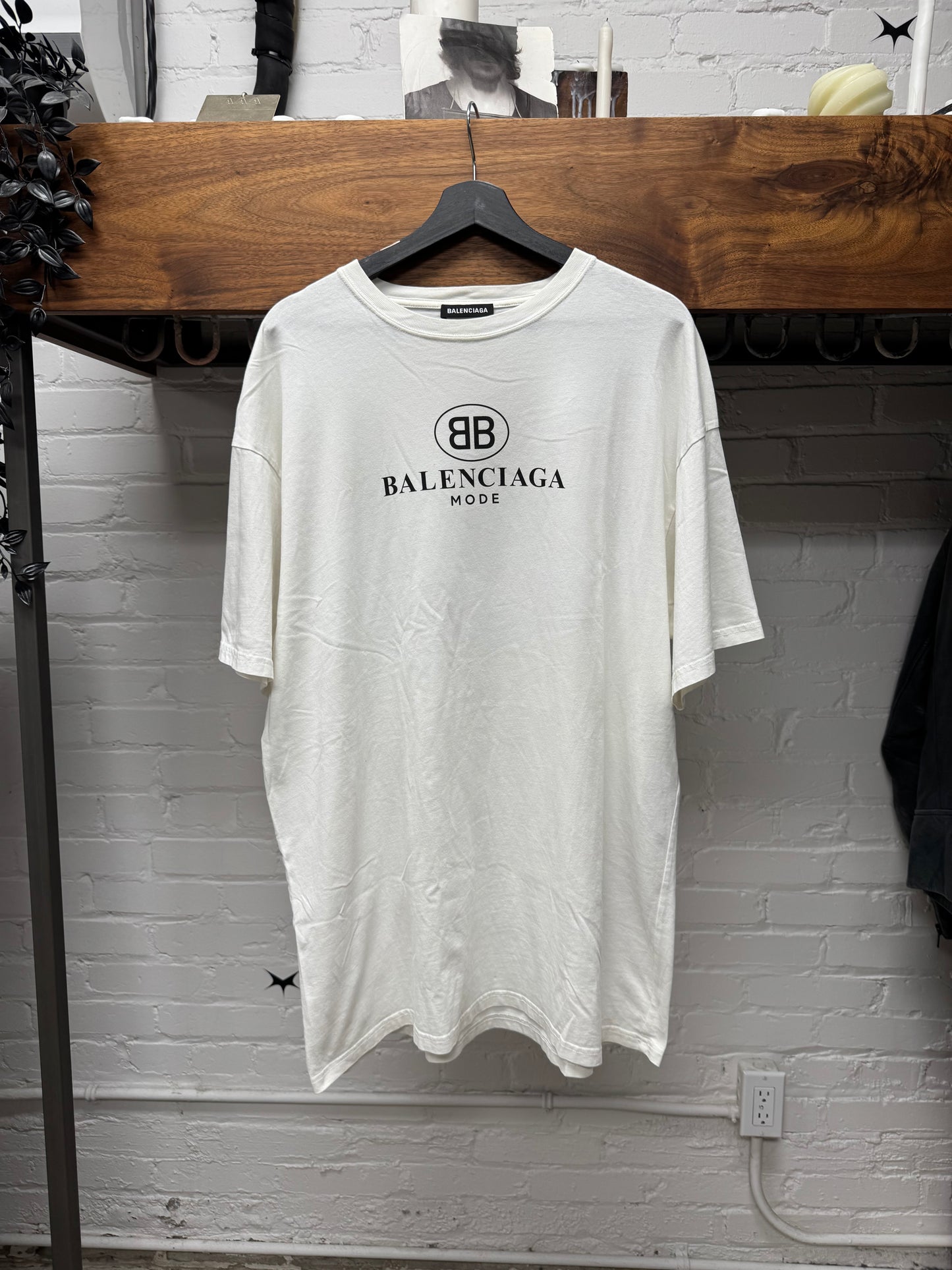 2018 Balenciaga ‘BB Crest’ Logo White Graphic T-Shirt