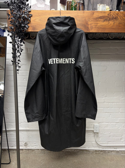 Vetements Coated Black ‘Spell-Out Logo’ Hooded Parka Trench Coat