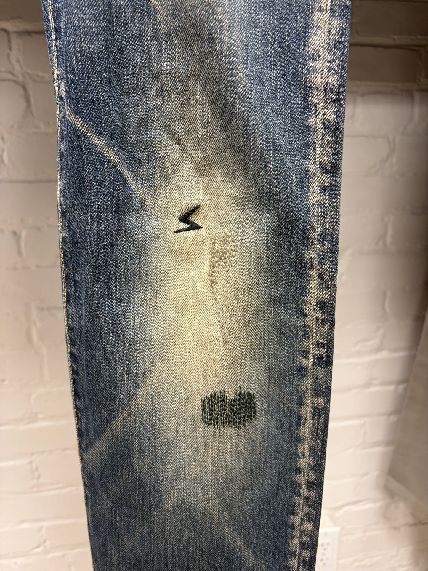 AW2007 Undercover ‘Apple’ Emrboidered Dirt Wash Blue Skinny Jeans