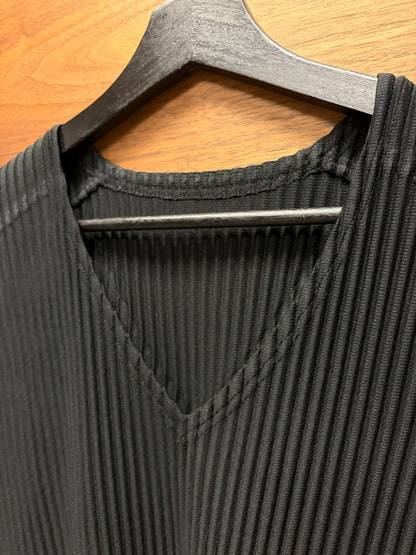 Issey Miyake Homme Plisse Pleated Black V-Neck Sleeveless Top