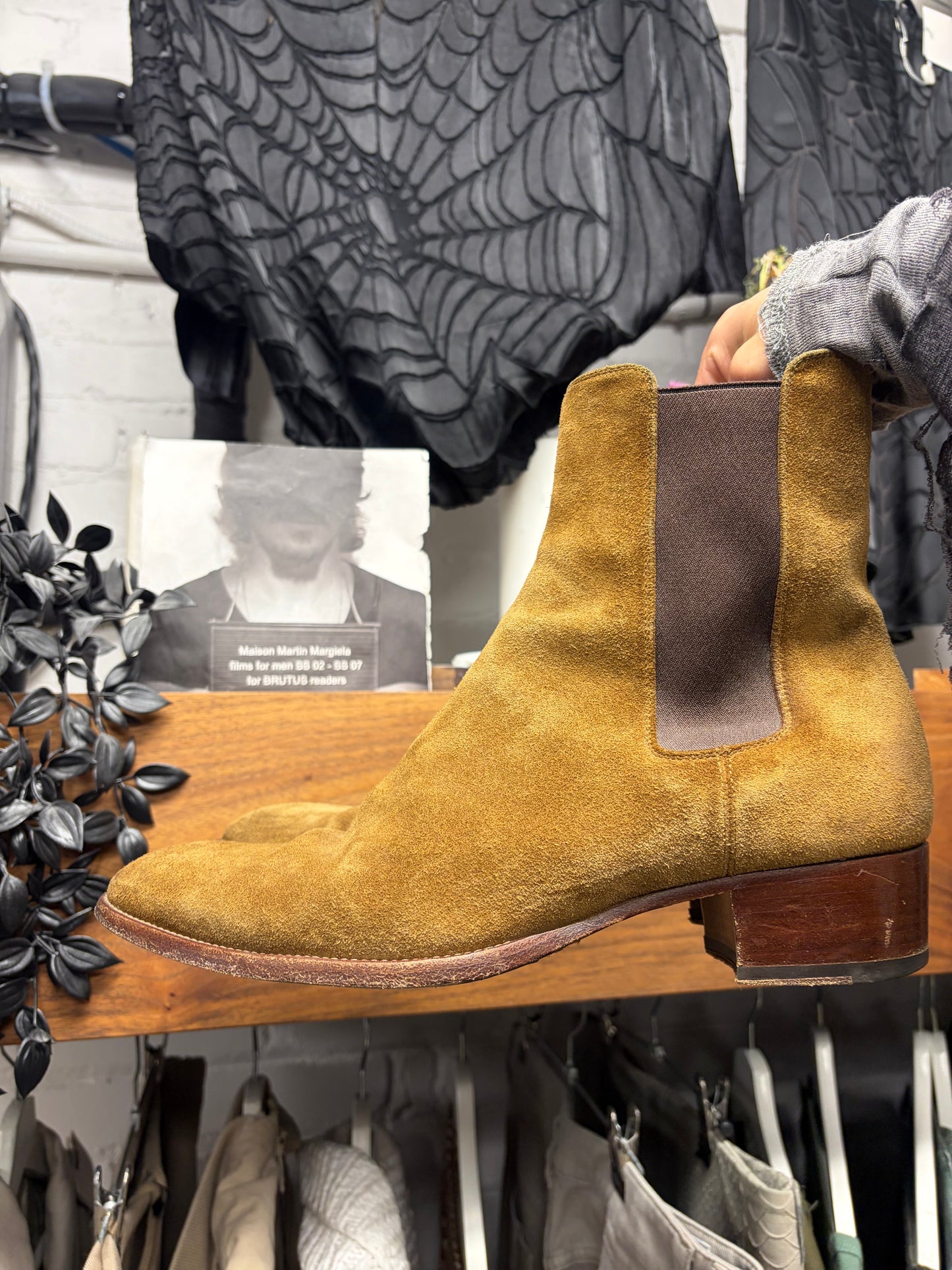 Saint Laurent Brown Suede ‘Wyatt’ Pointed Toe Chelsea Boots