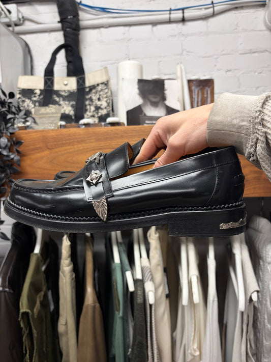 Toga Virillis ‘Pulla’ Black/Metal Western Buckle Leather Loafers
