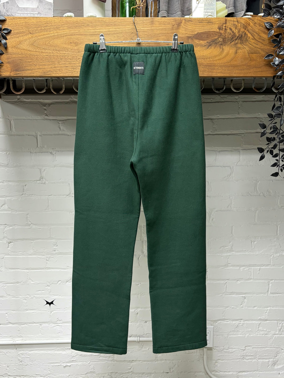 AW2019 Vetements Wide Leg White/Green Logo Sweatpants