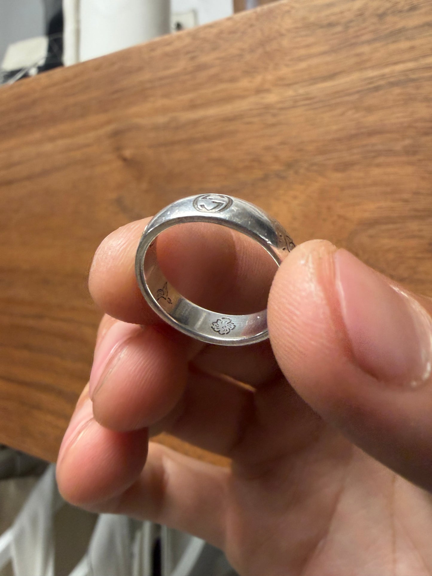 Gucci 925 Silver ‘Blind For Love’ Engraved Band Ring