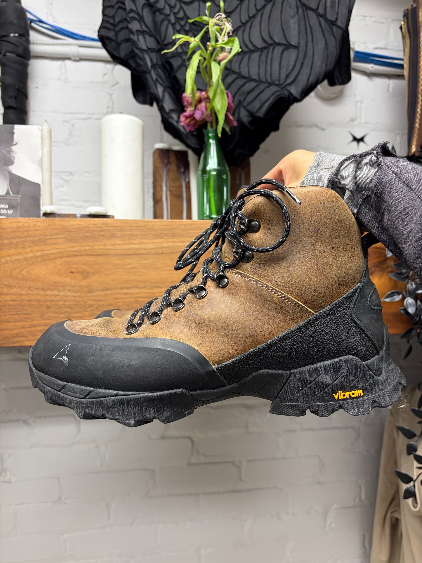 R.O.A. ‘Andreas’ Noix Brown Leather/Black Hiking Boots