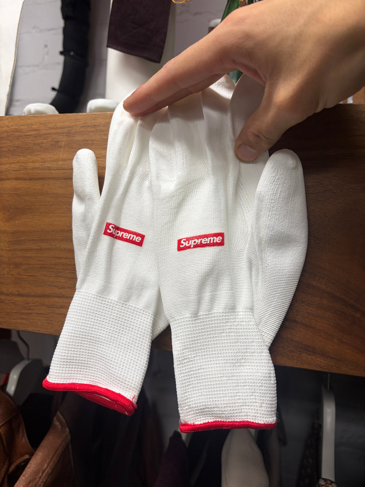 AW2020 Supreme Rubberized Box Logo Gloves