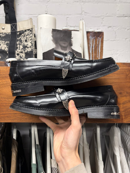 Toga Virillis ‘Pulla’ Black/Metal Western Buckle Leather Loafers