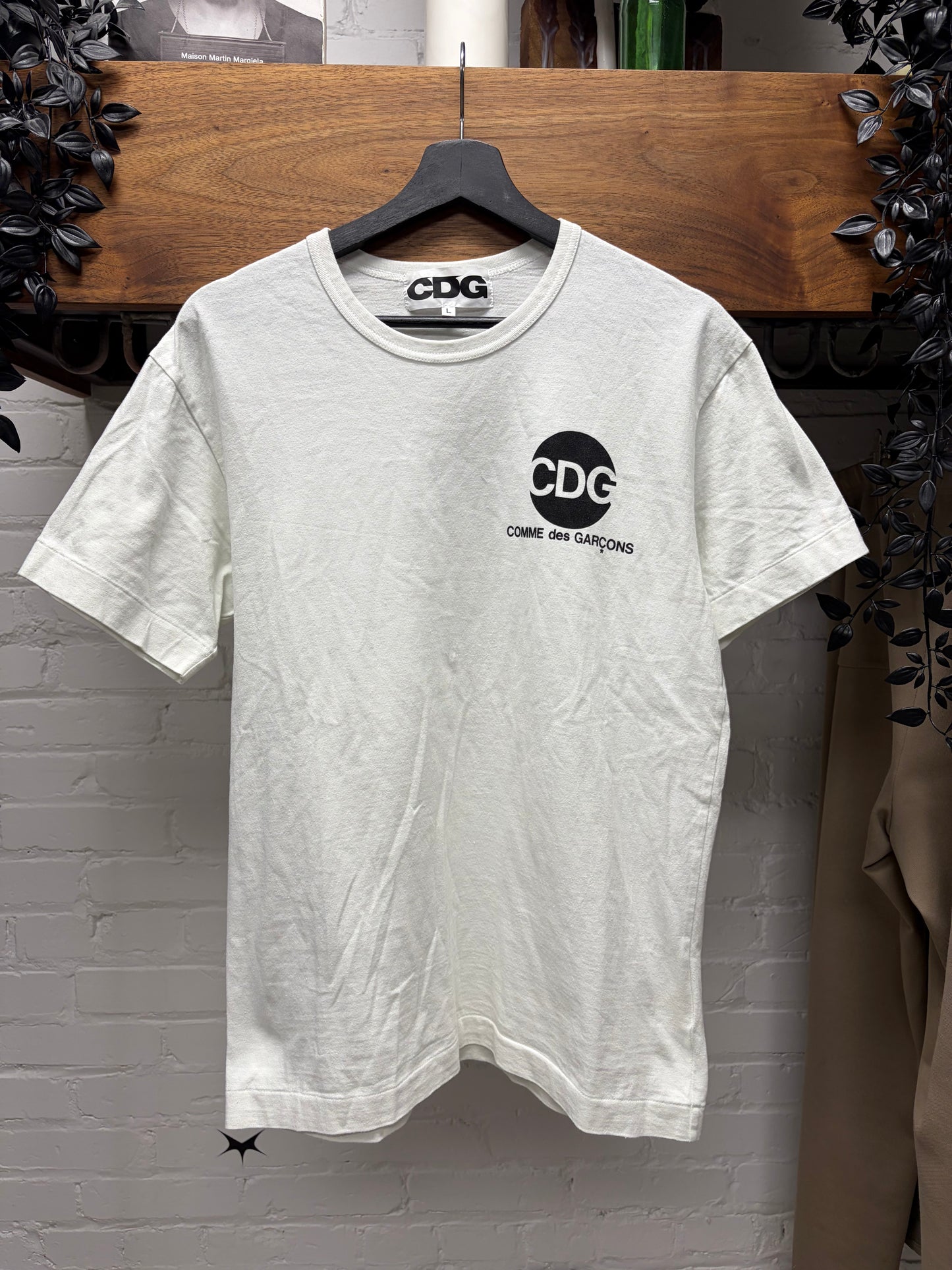 Comme Des Garçons ‘CDG’ Circular Logo White Graphic T-Shirt