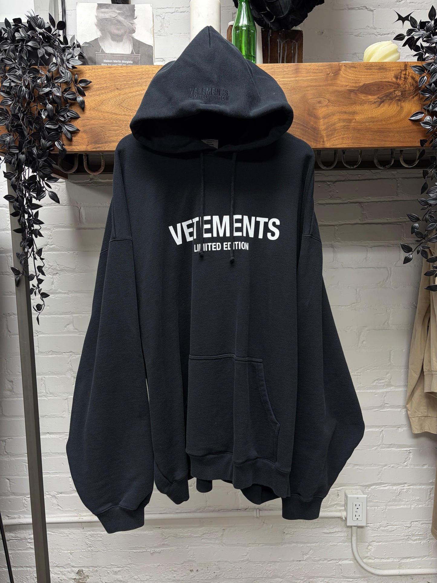 Vetements ‘Limited Edition’ Embroidered Logo Black/White Oversized Hoodie