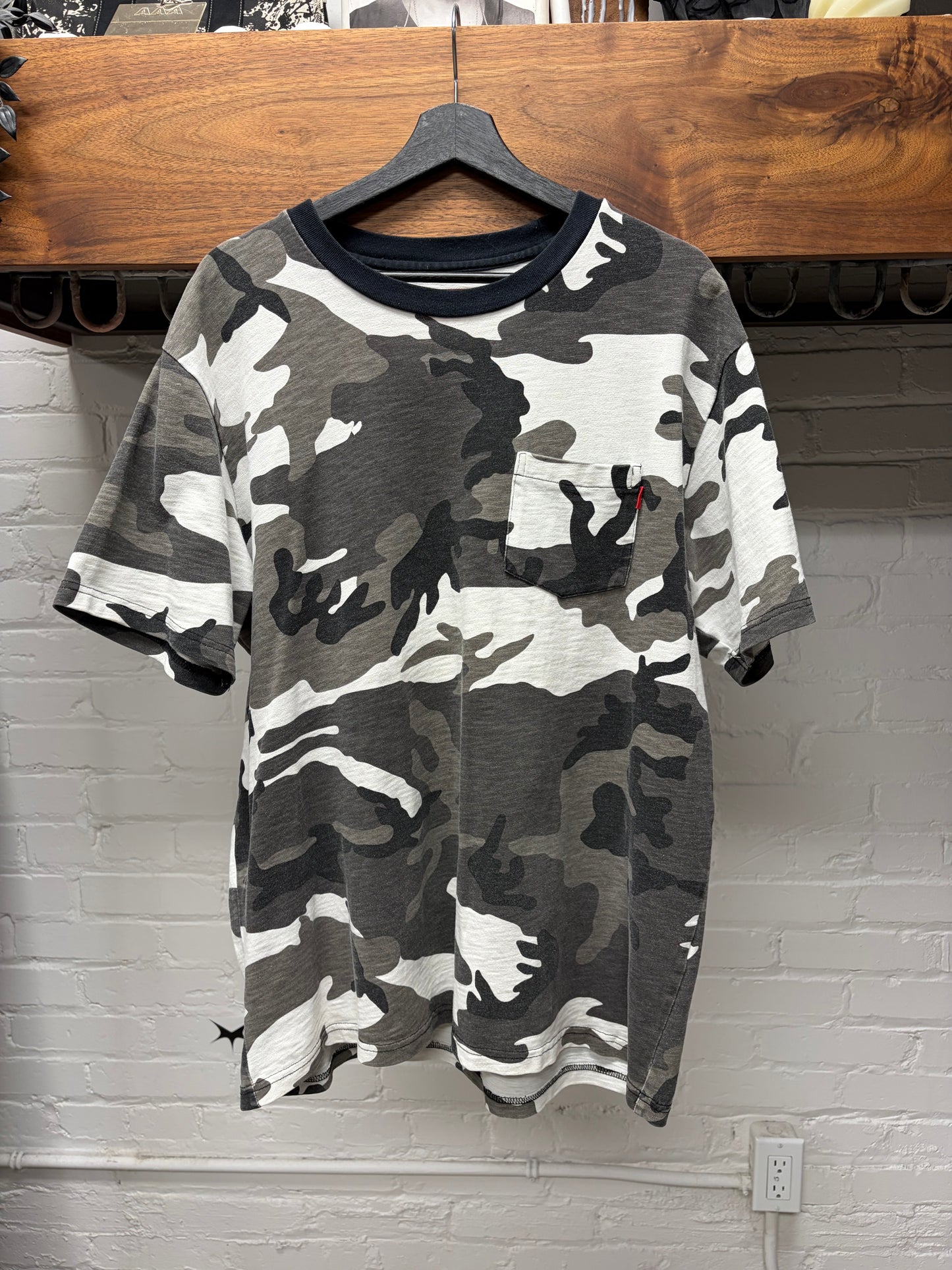 AW2018 Supreme ‘Snow Camo’ Pocket Logo T-Shirt