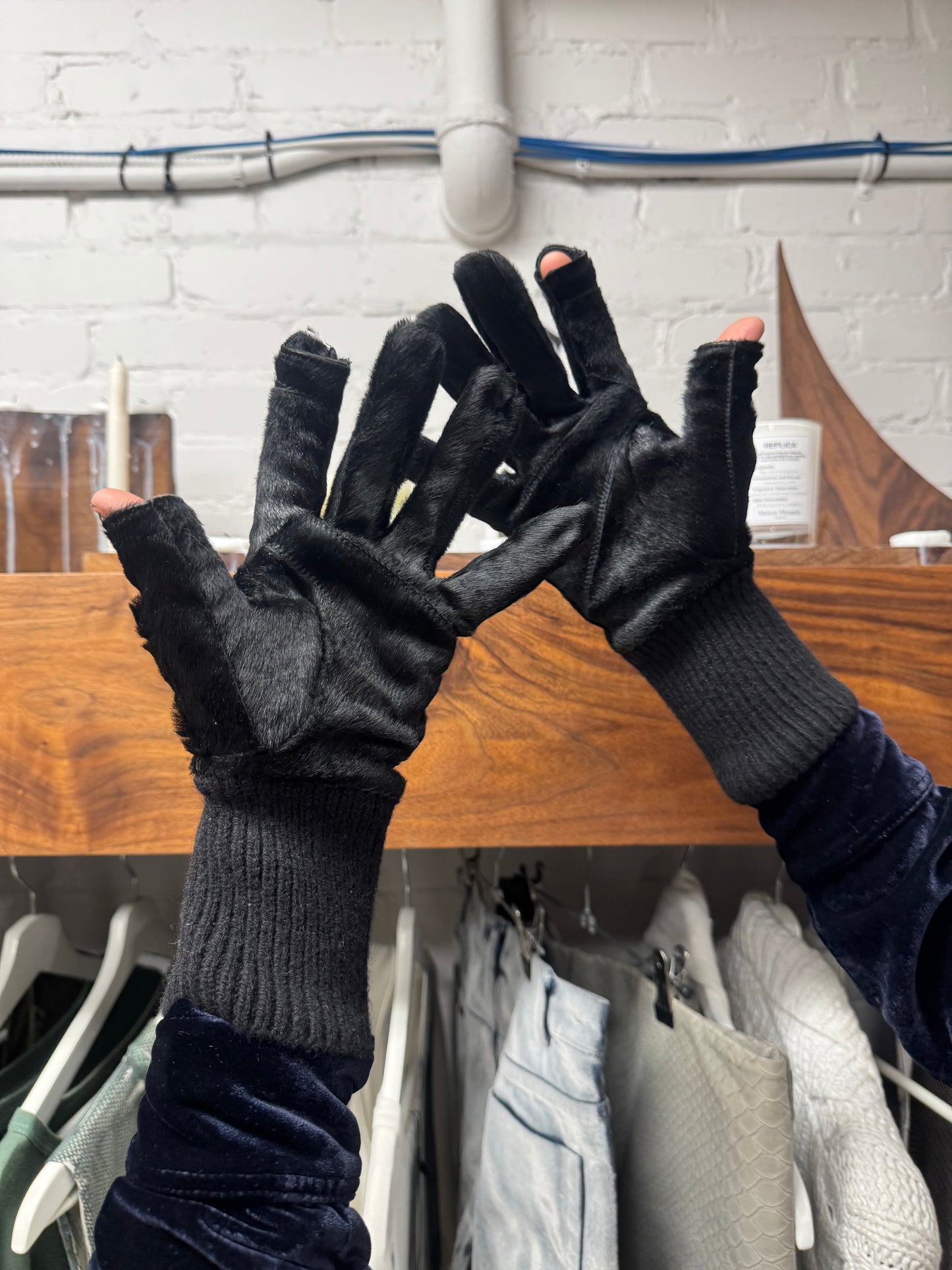SS2022 Rick Owens ‘Strobe’ Black Ponyhair Gloves