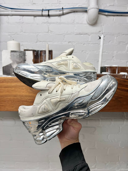 Raf Simons x Adidas ‘Ozweegos V3’ Silver/Cream Metallic Low Top Sneakers