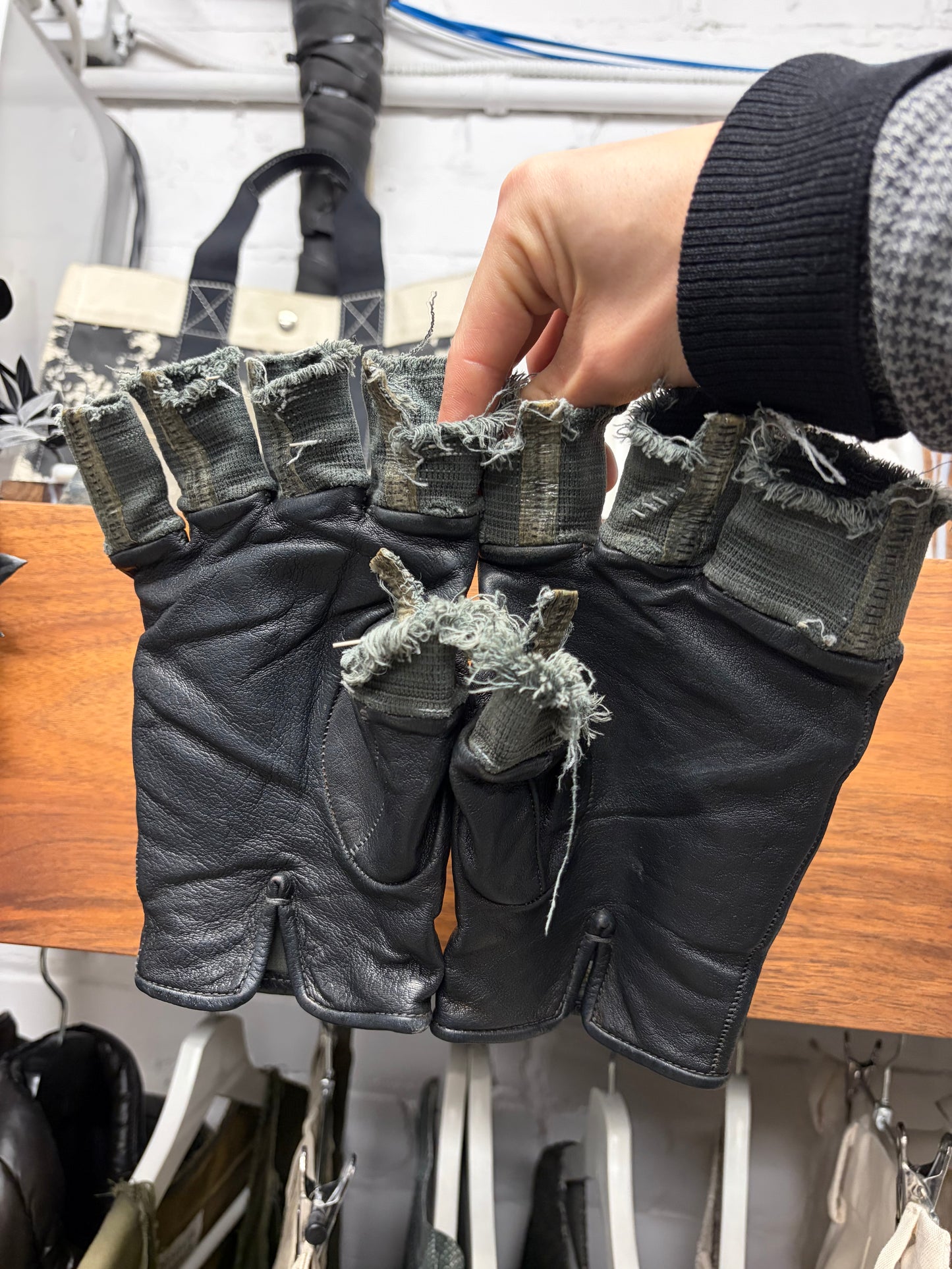 Carol Christian Poell 'AM/2457 ROOMS-PTC/12' Disparate Leather Gloves