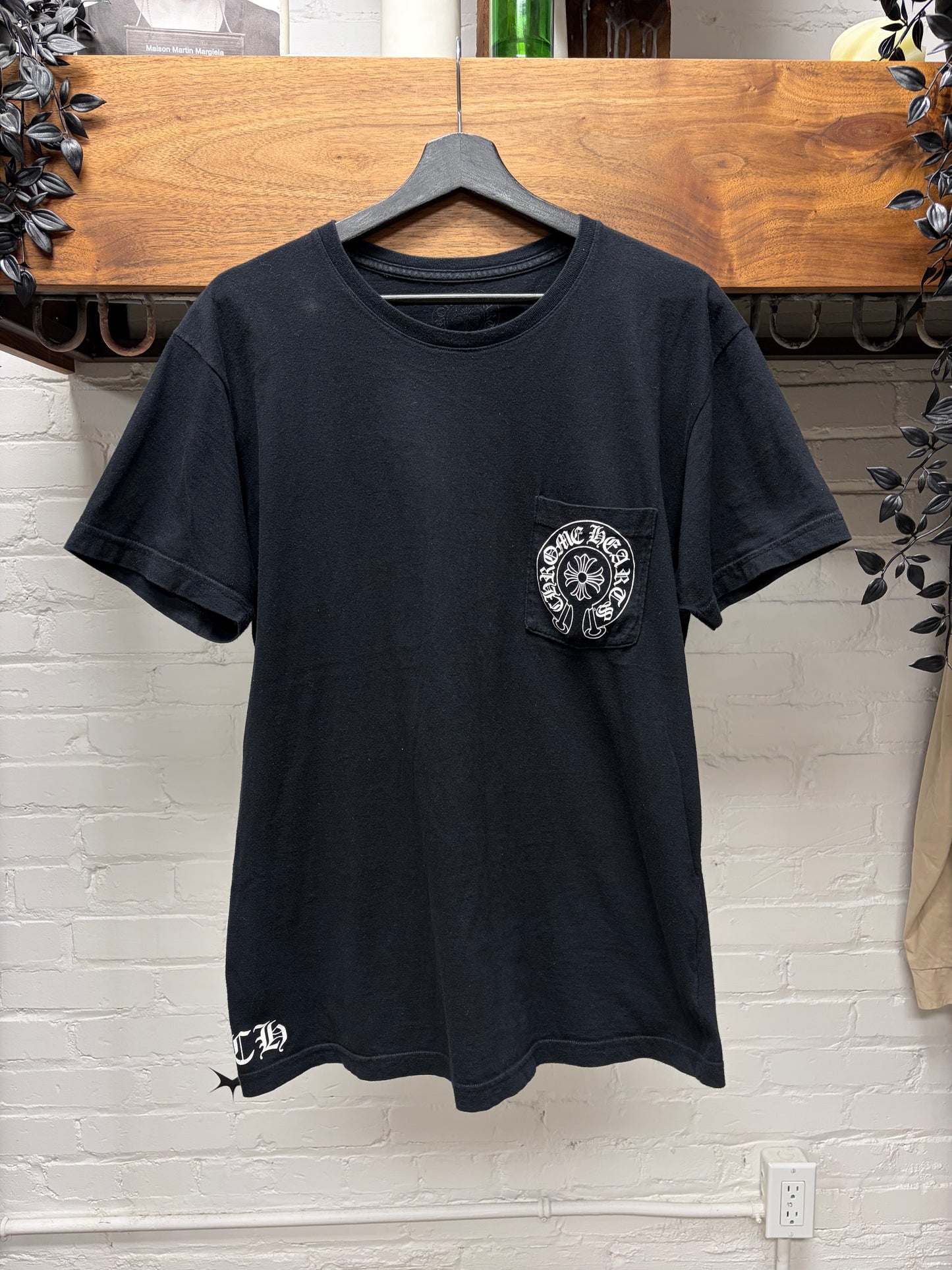 Chrome Hearts ‘Taipei’ Store Exclusive Black Horseshoe Logo Graphic T-Shirt