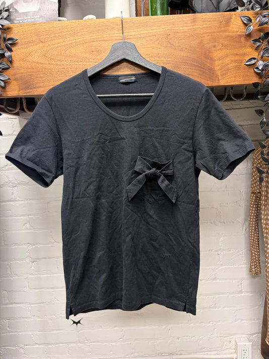 Lad Musician ‘Bow Pocket’ Black Short Sleeve T-Shirt