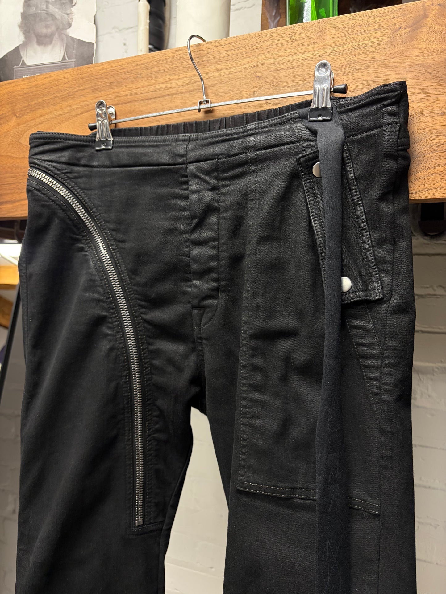 SS2023 Rick Owens ‘Edfu’ Black ‘Aircut’ Asymmetric Zip Joggers