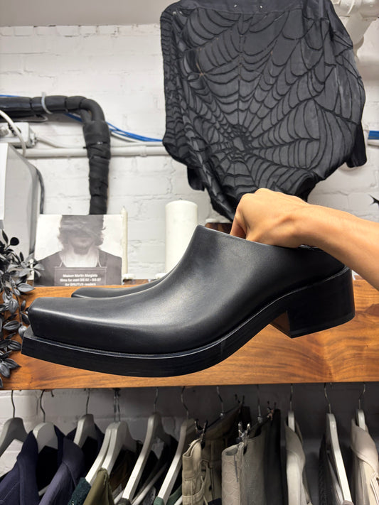 Balenciaga ‘Santiago’ Black Leather Pointed Toe Mules