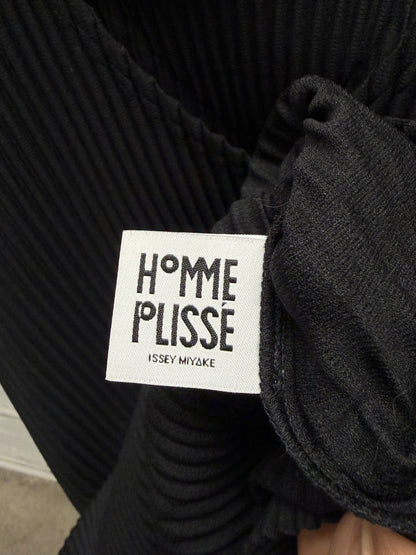 Issey Miyake Homme Plisse Pleated Black V-Neck Sleeveless Top