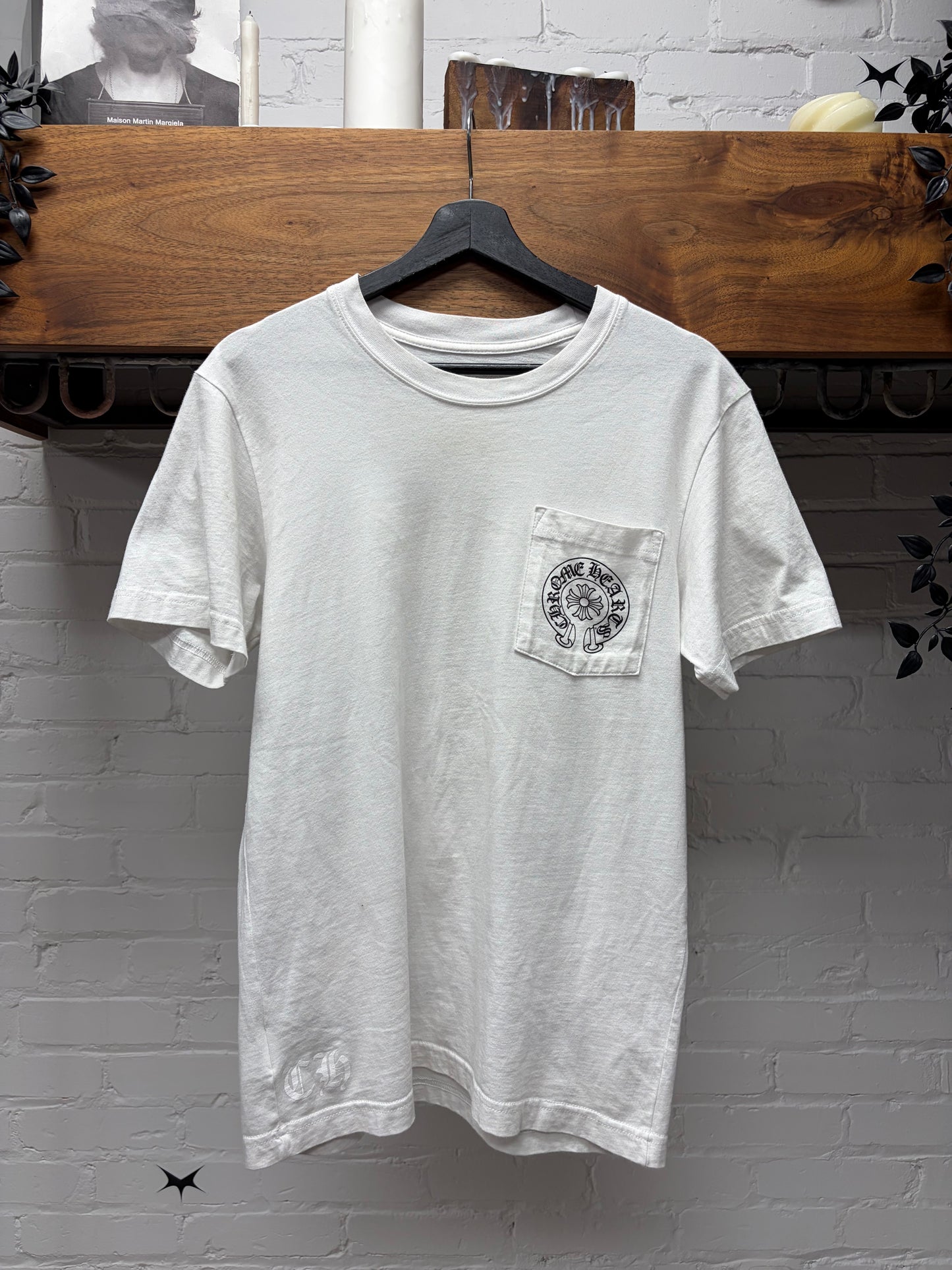 Chrome Hearts ‘Hong Kong’ Store Exclusive Horseshoe White Logo T-Shirt