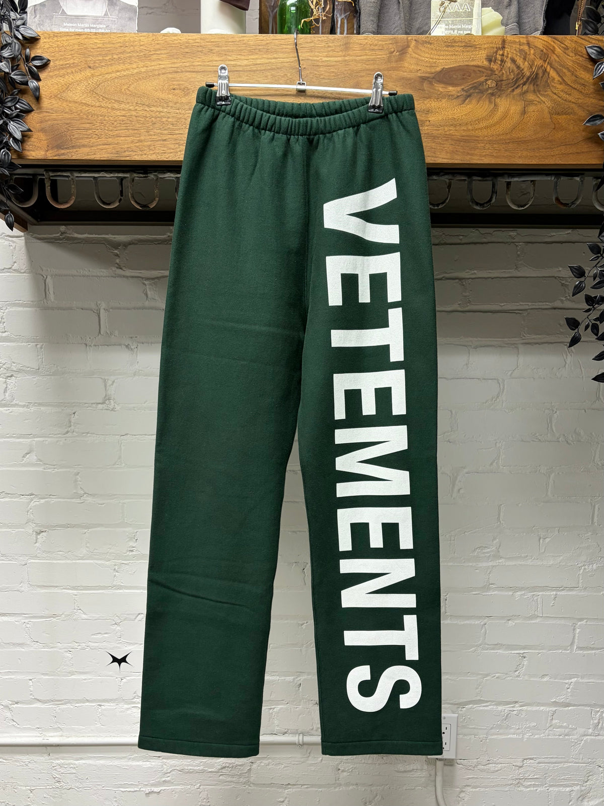 AW2019 Vetements Wide Leg White/Green Logo Sweatpants
