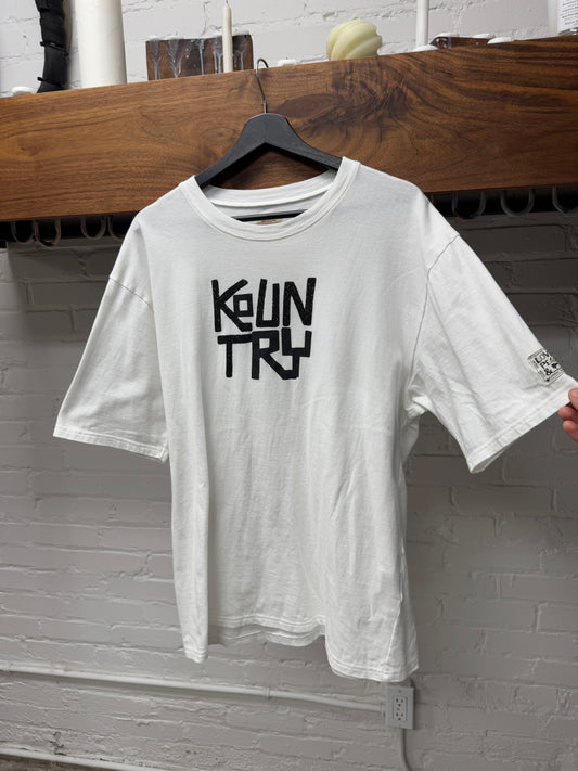 Kaptial Kountry ‘Love & Peace’ Graphic T-Shirt