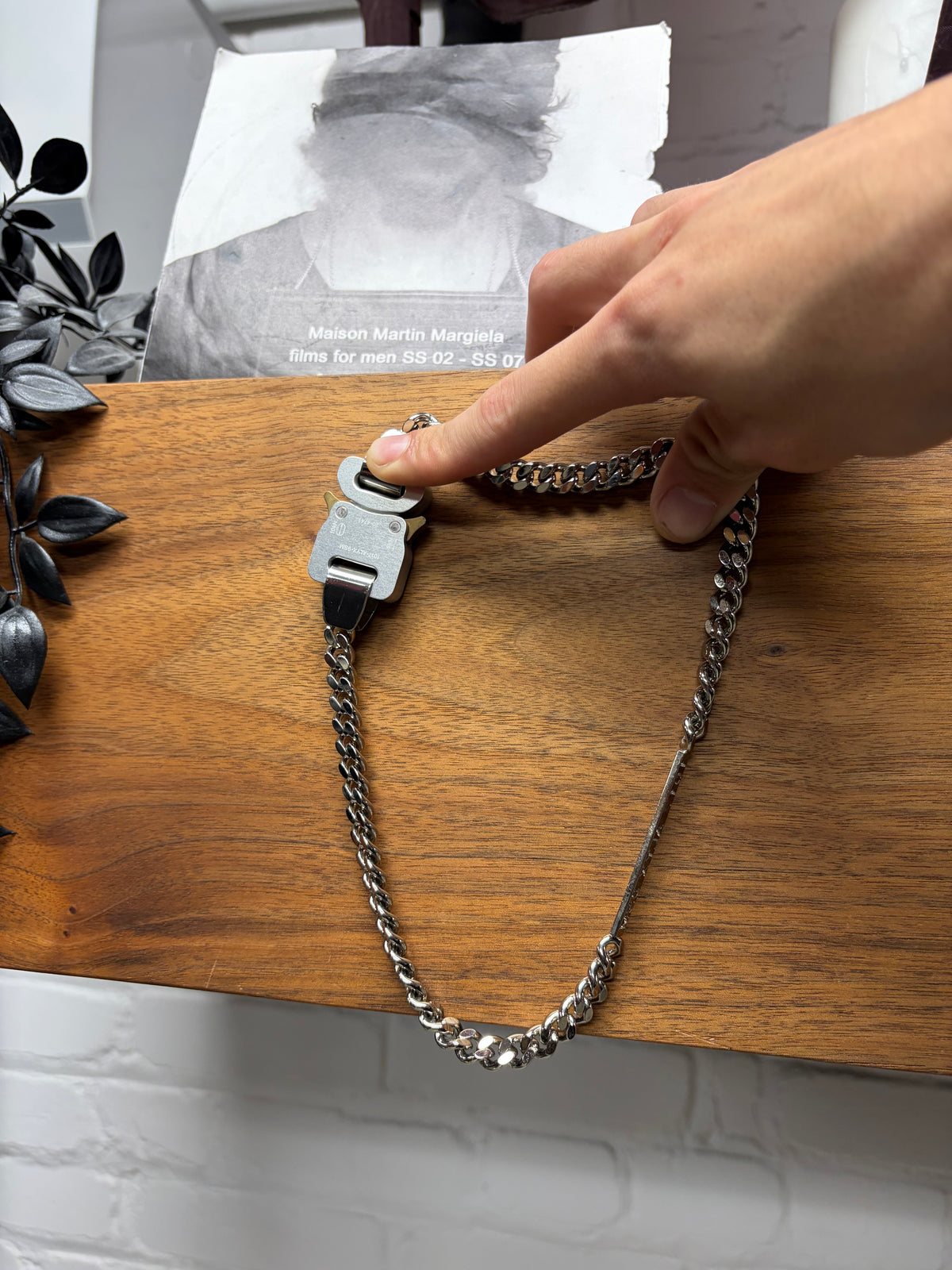 1017 Alyx 9SM ‘Roller Buckle’ Silver-Toned Cuban Link Choker Necklace