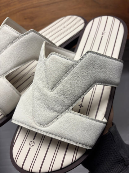 Louis Vuitton ‘LV Oasis Mule’ Grained Calf Leather Sandals