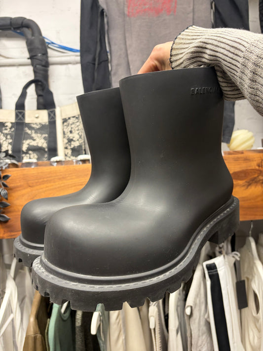 Balenciaga ‘Steroid’ Black Oversized Laceless Combat Boots
